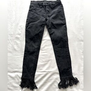 Low-rise cropped black jean with fringes